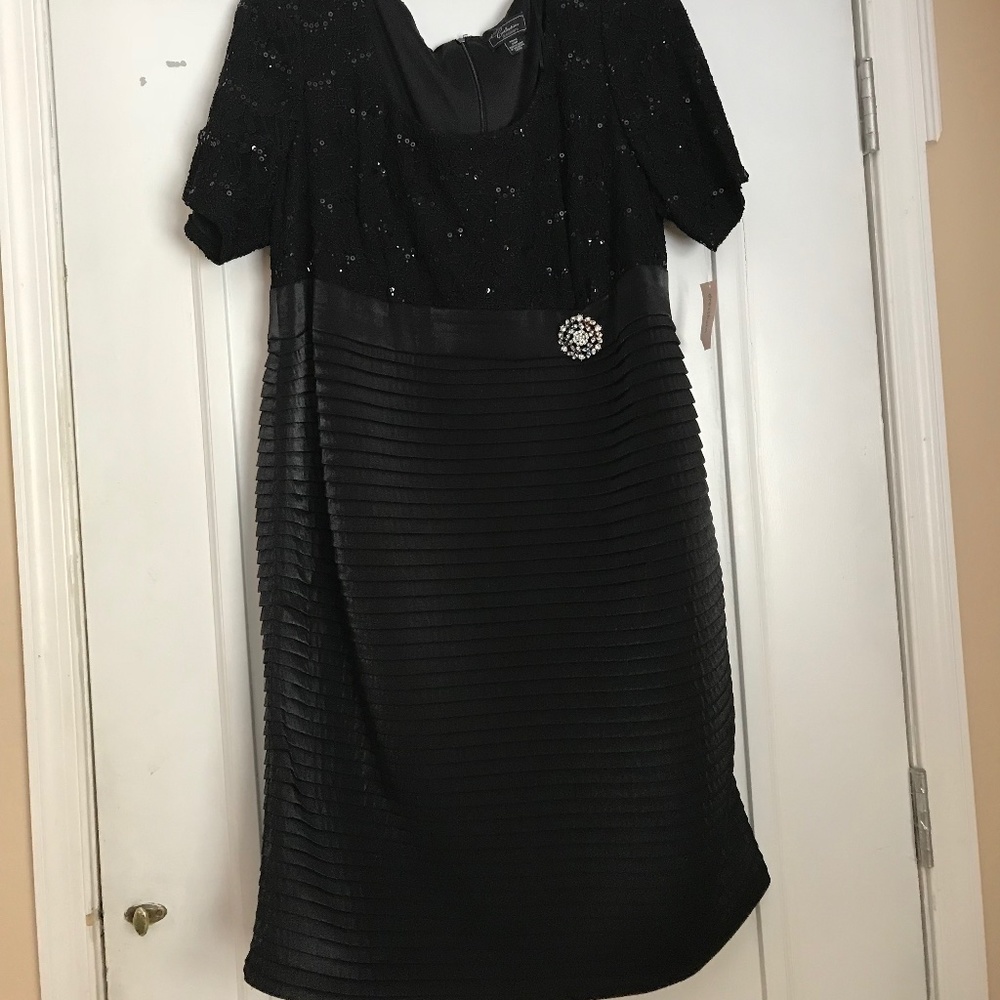 BEAUTIFUL KNEE LENGTH COCKTAIL DRESS